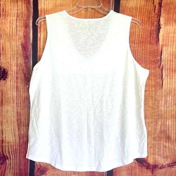 Eddie Bauer - NWOT tank top with lace detail - Picture 6 of 9